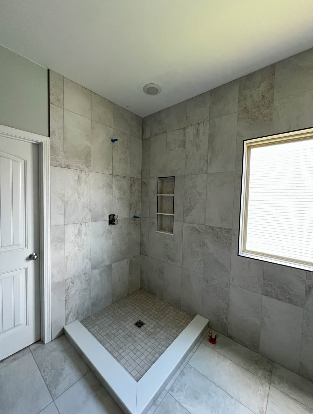 Black and white gradient square tile shower