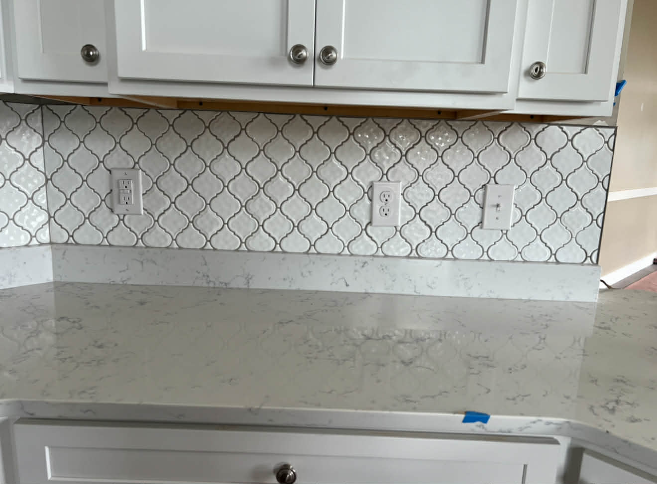 Kitchen tile backsplash